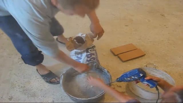 Часть №19 Подготовка самовыравнивающейся смеси перед заливкой наливного пола смотреть онлайн