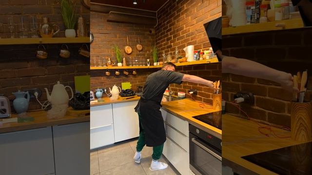 Секреты идеального шашлыка от Ивана Выкуси прямо с нашей роскошной усадьбы! 🌳🥩 Не пропустите!