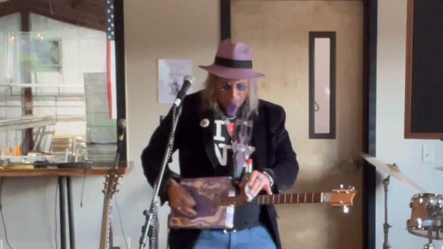 Little Red Rooster Blues Tabasco Bottle Slide 3 String Cigar Box Guitar Memphis Minnie Marshall Amp смотреть онлайн
