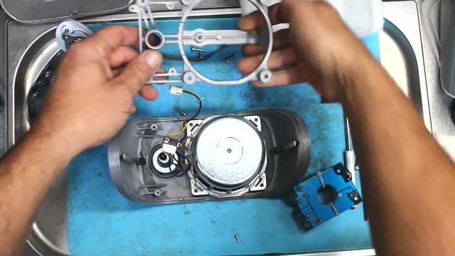 Hilltop Workshop | B&W M1 Speaker tear-down. смотреть онлайн