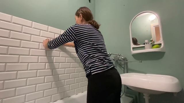 Бюджетный ремонт за 1 день: как сделать имитацию плитки в ванне за 2000₽. Панели пвх Леруа Мерлен смотреть онлайн