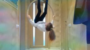 Воздушная гимнастика упражнение на кольце