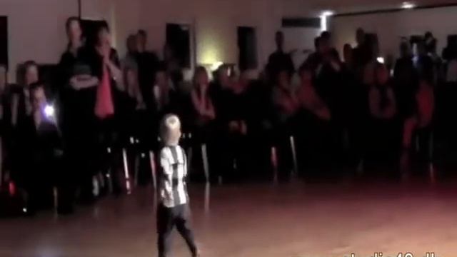 двухлетний танцор lmfao смотреть онлайн