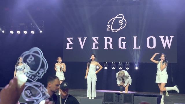 Everglow- Dun Dun, La Di Da, Player, No lie ( concert in Almaty, Kazakhstan)very first part смотреть онлайн