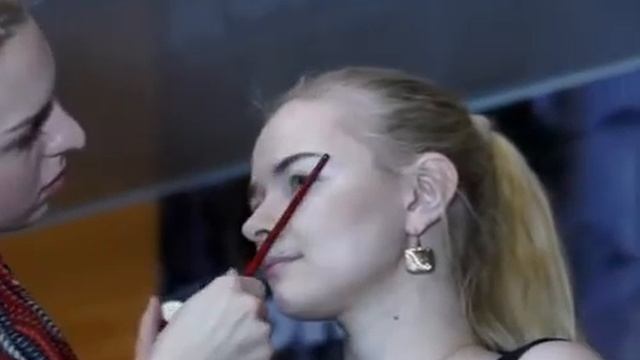 Как сделать новогодний макияж?