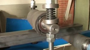 Станок для очистки профильной трубы.