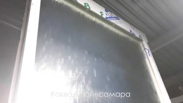 Водопад по зеркалу с логотипом для медицинского центра "Эстетика". Зеркальный водопад с логотипом. смотреть онлайн