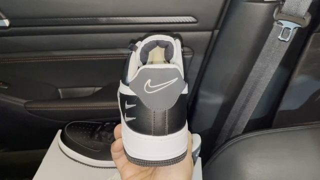 Nike Air Force 1 07 LV8 Double Swoosh Black White shoes смотреть онлайн