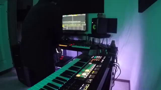 Roland TR-8S, Tecno Live Performance, with novation launch control XL смотреть онлайн