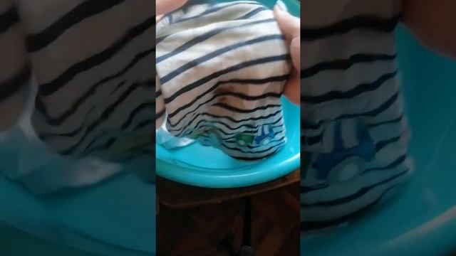 Чем отстирать старые пятна от шоколада на детской одежде? смотреть онлайн