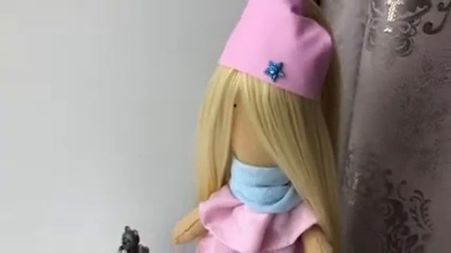 Кукла интерьерная, часы настольные смотреть онлайн