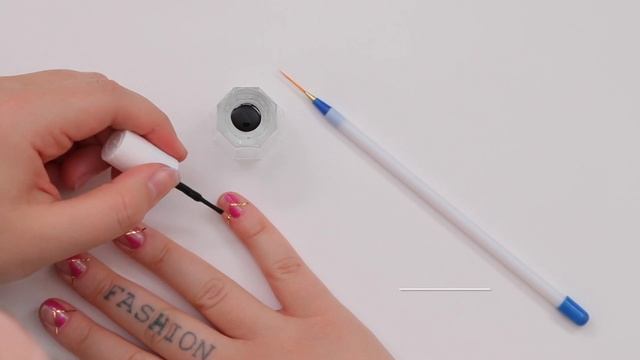 GEOMETRIC MANI (DIY NAIL ART TUTORIAL) смотреть онлайн