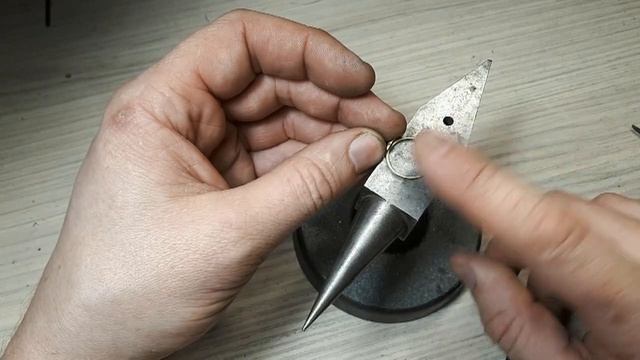 Как спаять золотое кольцо 585 пробы. Обработать и отполировать золото. Ювелир с нуля. смотреть онлайн