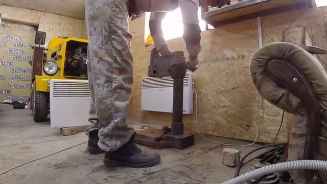 Самодельный минитрактор 4×4 - уборка снега - востанавливаю сверлильный станок из СССР смотреть онлайн