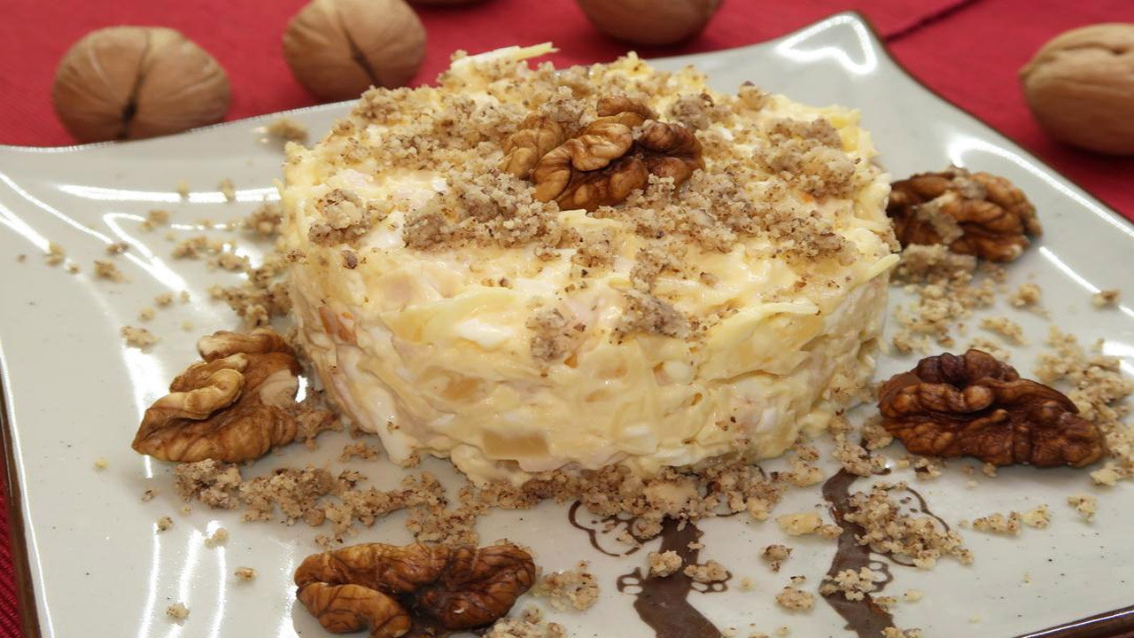 Очень вкусный салат с копченой курицей и ананасами на праздник. Идеальная закуска к шампанскому смотреть онлайн