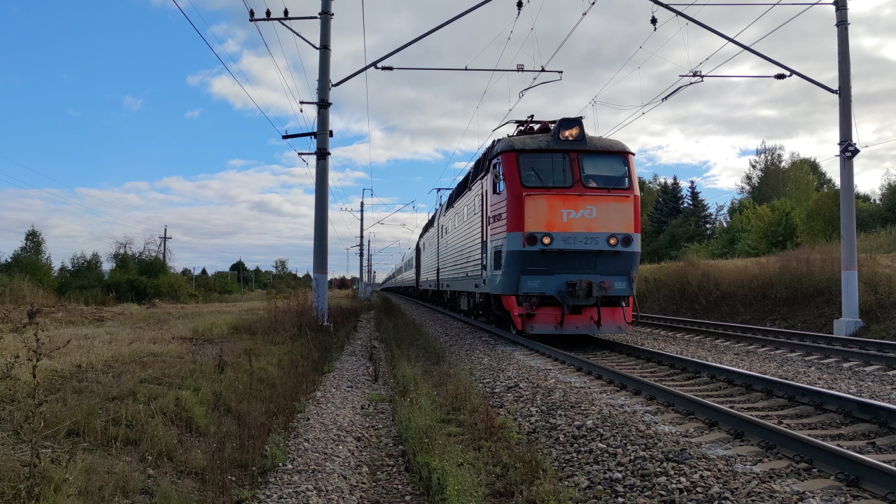 Электровоз ЧС7-275 с пассажирским поездом. #shorts смотреть онлайн