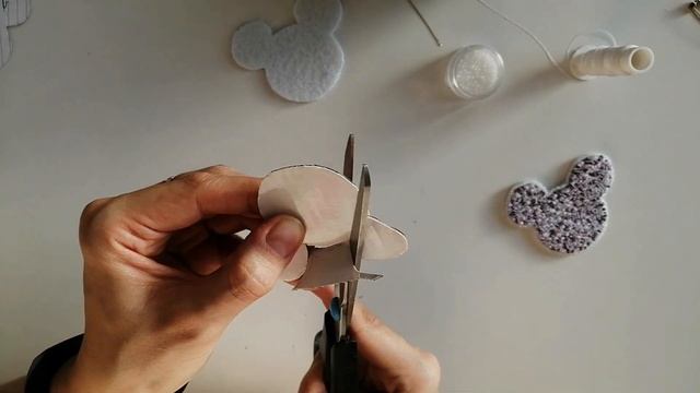 Красивая брошь Микки Маус своими руками/брошь из бисера/ смотреть онлайн