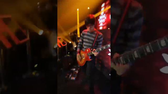 Gibson Les Paul Bass (improvisation solo) смотреть онлайн