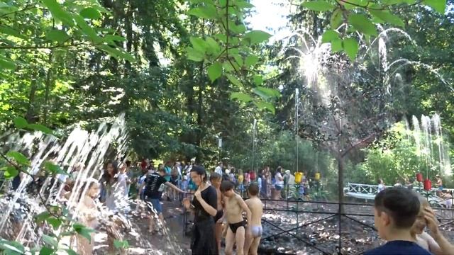 Петергоф. Нижний парк. Фонтан Дубок (2). 30.07.18 смотреть онлайн