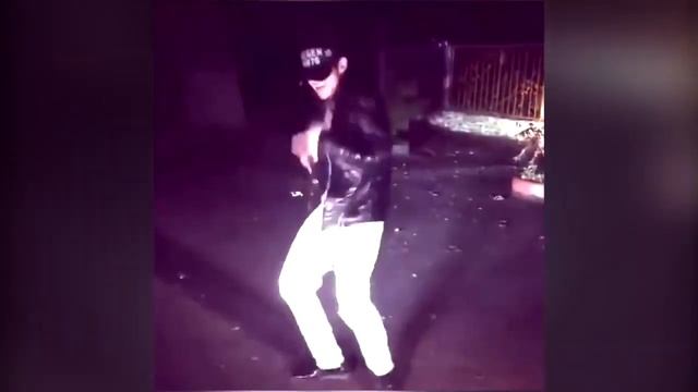 Чувак Зажигает Папито КРУТОЙ ТАНЕЦ смотреть онлайн