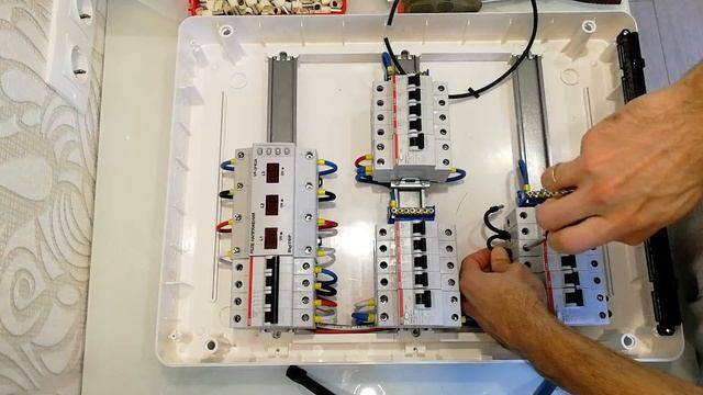 Безопасный и надёжный 3-х фазный электрический щит для частного дома смотреть онлайн