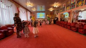 Танец - игра с лентами "Солнечные лучики".  Группа №6 "Искорки"