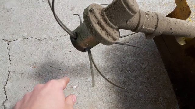 КАК КОСИТ АРМИРОВАННАЯ ЛЕСКА НА СЛОЖНЫХ УЧАСТКАХ ЗЕМЛИ? (МЕЛКИЙ ЩЕБЕНЬ) смотреть онлайн