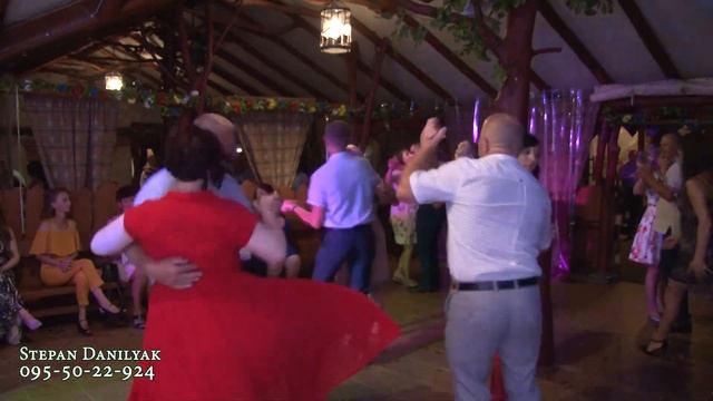 Червона ружа трояка полька на українському весіллі смотреть онлайн