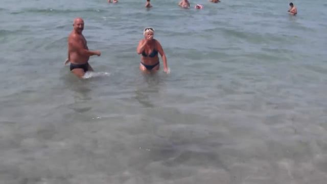 Крым.Межводное.Лена мише целует ногу. смотреть онлайн