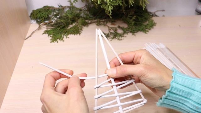 Плетеная елочка в стиле минимализм. Мастер-класс смотреть онлайн