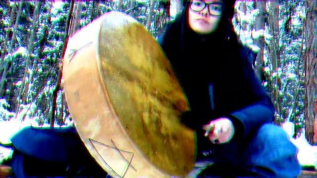 Знакомьтесь-бубен. Слушать желательно в наушниках)) Летом будет много видео с моим другом❤ смотреть онлайн