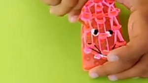 Как сплести смешарика  из резинок 2