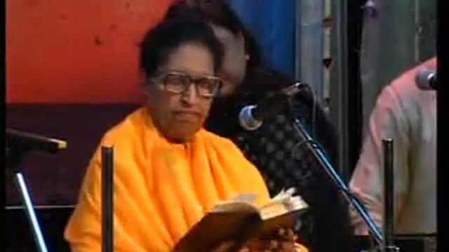 ae maalik tu karde karam mubarak begum sings live смотреть онлайн