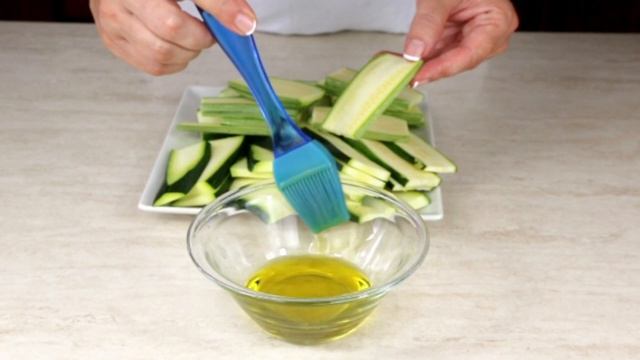 Zucchine Grigliate. Grilled Courgette. Кабачки, жареные на сковороде-гриль.