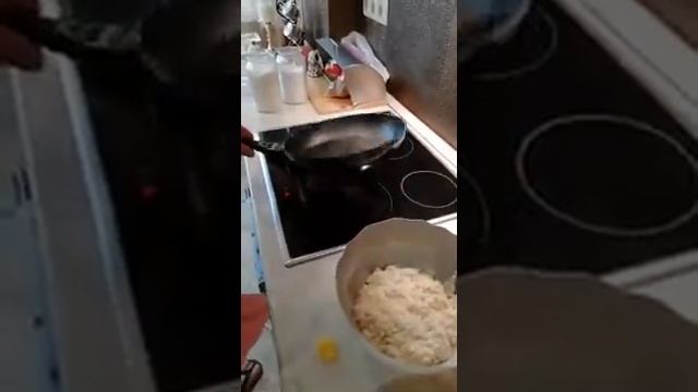 Домашние блины с медовым маслом