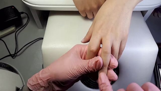 Маникюр с покрытием гель-лак серебрянный