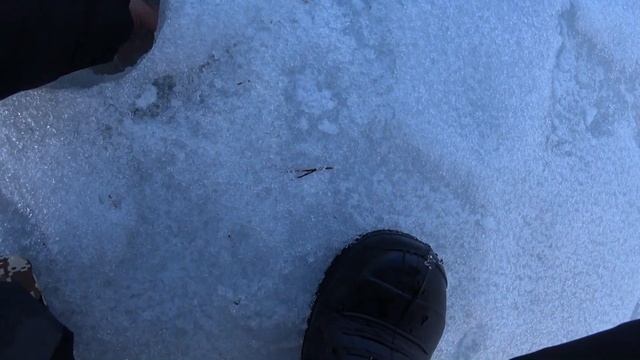 В какое время по весне-окунь начинает клевать. Рыбалка на реке Томь. Окунь на безмотылку смотреть онлайн