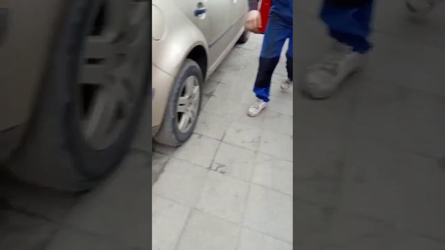 Golf4 1.6 Звук выхлопа с катализатором и без Exhaust system sound. смотреть онлайн