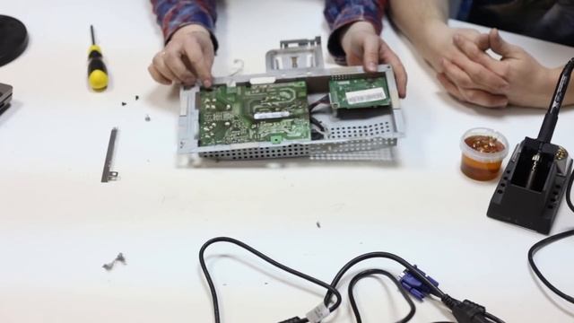 Не включается монитор. Черный экран, мигает индикатор, компьютер включается, но нет изображения. смотреть онлайн
