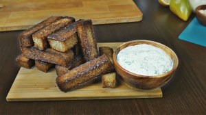 ХРУСТЯЩИЕ ЧЕСНОЧНЫЕ ГРЕНКИ + СОУС