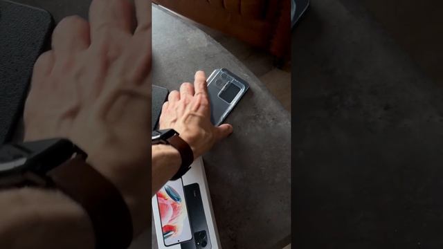 Теперь мы клеим не только дорогие айфоны и топовые galaxy, но и бюджетные телефоны. смотреть онлайн