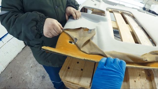 Подготовка к перетяжке потолка на Passat B5 универсал. Обдираем ткань. Часть 1 смотреть онлайн