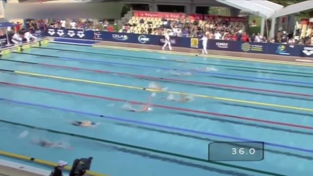 Чад Ле Кло в полуразминочном для себя заплыве, учит малоизвестных ребят плаванию комплексом