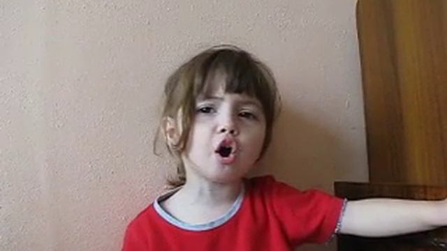 Мама первое слово поет девочка 3х лет (Элли) смотреть онлайн