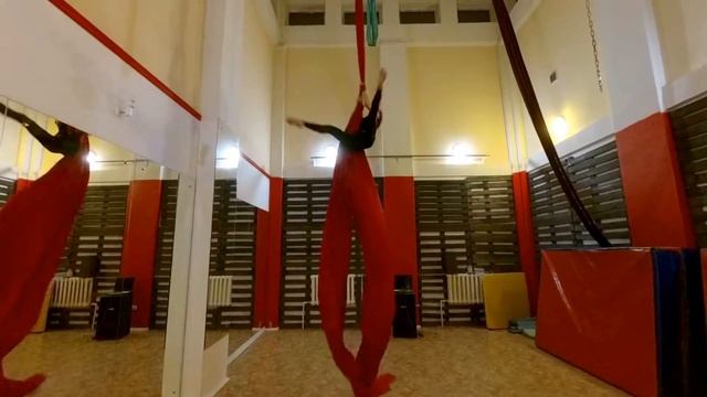 Aerial silks spinning смотреть онлайн