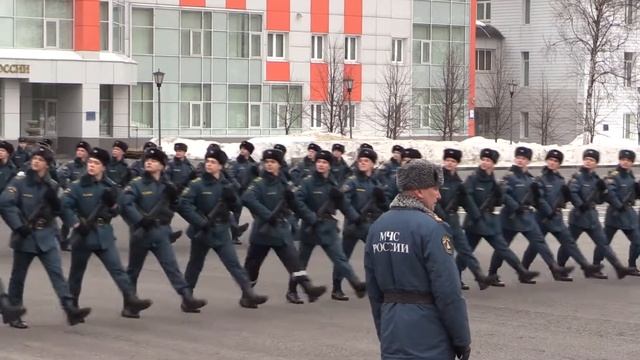Ежедневно курсанты МЧС России готовятся к участию в Параде Победы на Красной площади смотреть онлайн