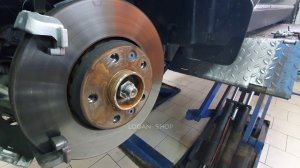 Замена передних тормозных колодок Renault Arkana