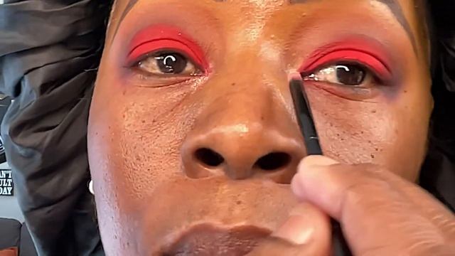 VALENTINE'S DAY RED EYE SHADOW EYE MAKEUP LOOK смотреть онлайн