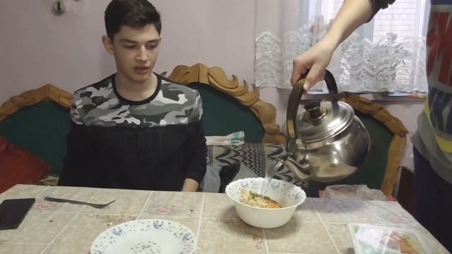 БИЧ ЕДА. Какая Лапша самая вкусная ? смотреть онлайн