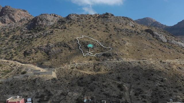 4K Aerial view of a Saudi Arabia map on a hill, Asir province, Abha, Saudi Arabia смотреть онлайн